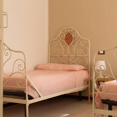 Maria'S Bed - Intero Alloggio Accogliente Dorno Экстерьер фото